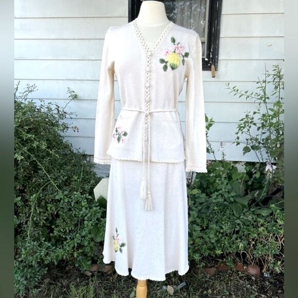 Vintage 1970’s Miss JoAnn Knitted Midi Skirt Set Embroidered Flowers Sz 14 - Picture 1 of 14